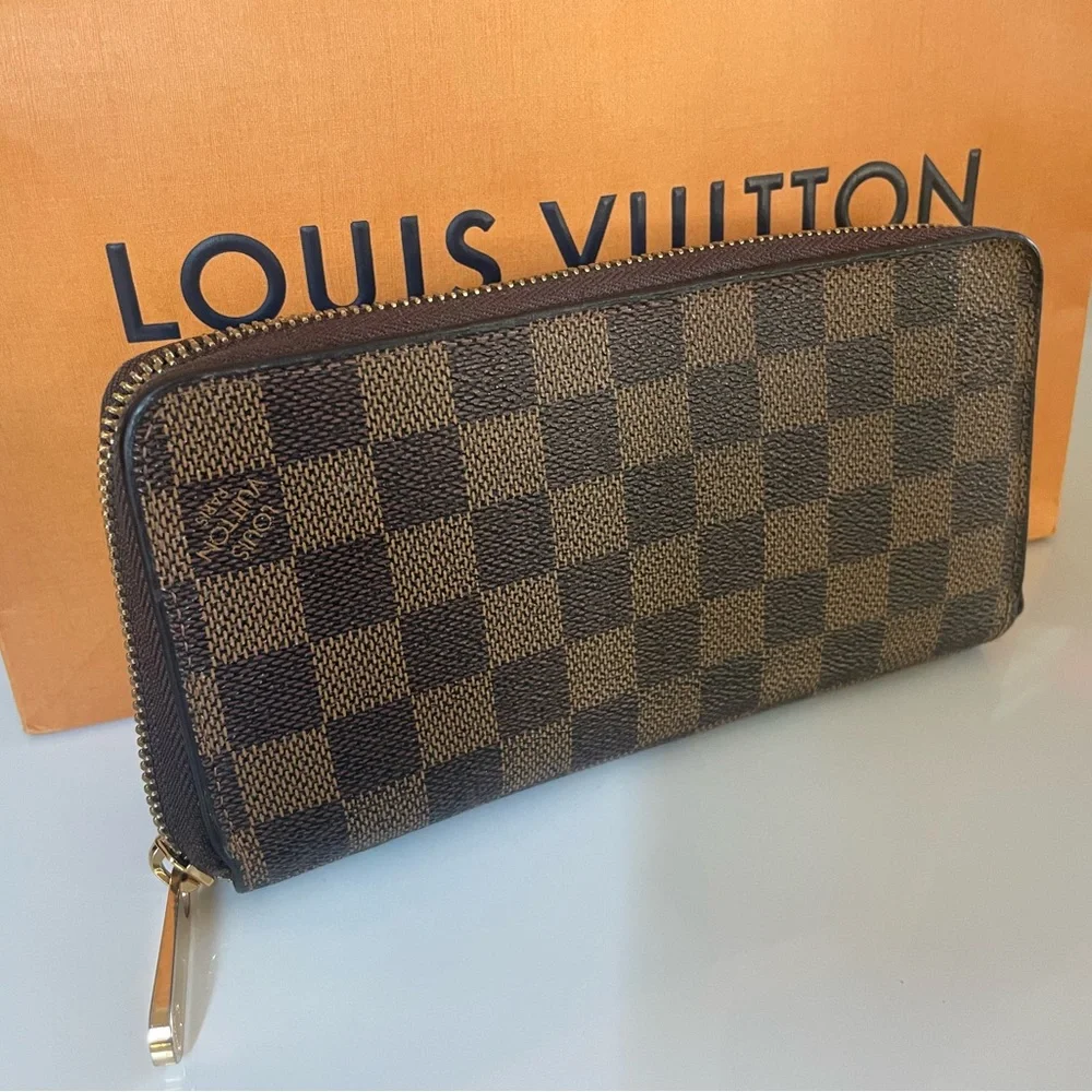 Louis Vuitton Zippy Wallet - Picture 3 of 11
